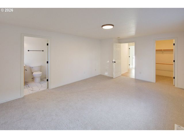 13637 Se ELLEN Dr, Clackamas, OR 97015