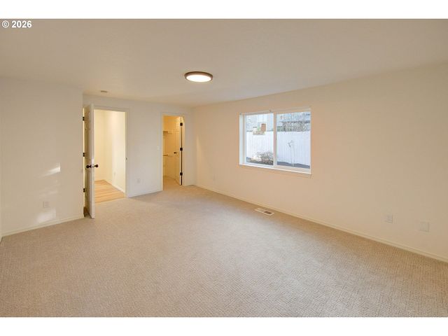 13637 Se ELLEN Dr, Clackamas, OR 97015