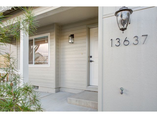 13637 Se ELLEN Dr, Clackamas, OR 97015