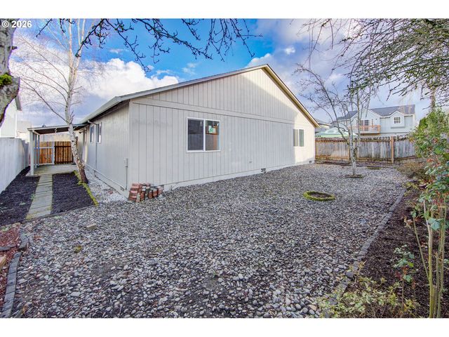 13637 Se ELLEN Dr, Clackamas, OR 97015