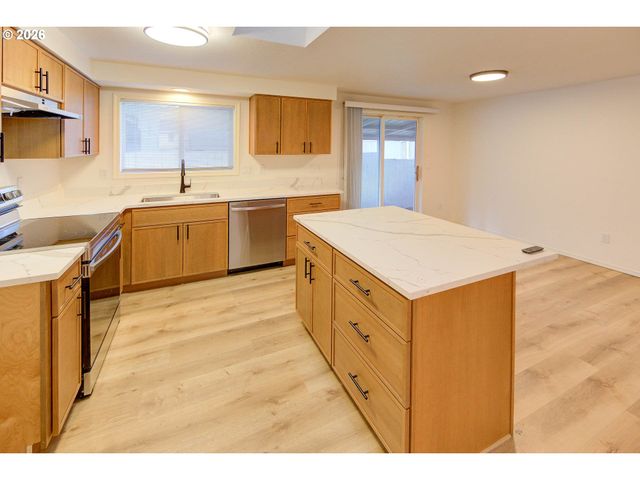 13637 Se ELLEN Dr, Clackamas, OR 97015