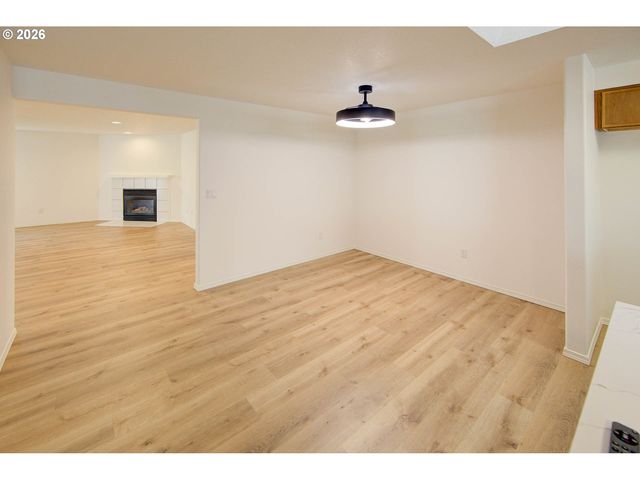 13637 Se ELLEN Dr, Clackamas, OR 97015