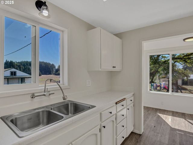 18223 S SPRINGWATER Rd, Estacada, OR 97023