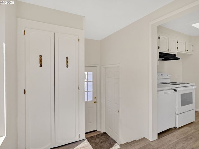 18223 S SPRINGWATER Rd, Estacada, OR 97023