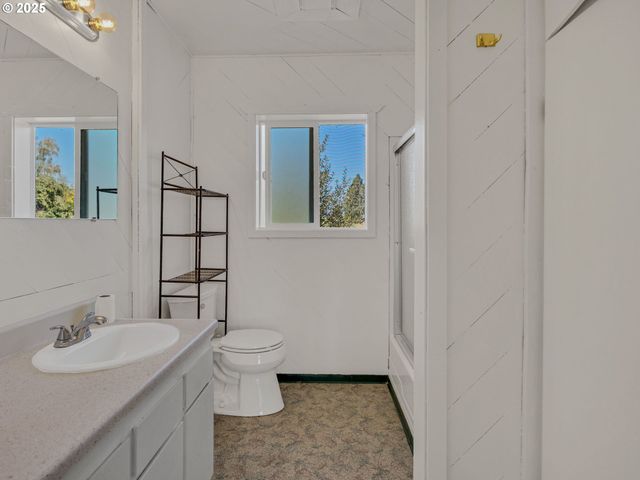 18223 S SPRINGWATER Rd, Estacada, OR 97023