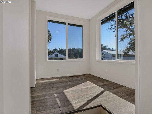 18223 S SPRINGWATER Rd, Estacada, OR 97023