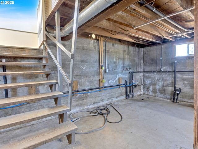 18223 S SPRINGWATER Rd, Estacada, OR 97023