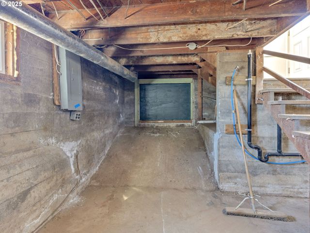 18223 S SPRINGWATER Rd, Estacada, OR 97023