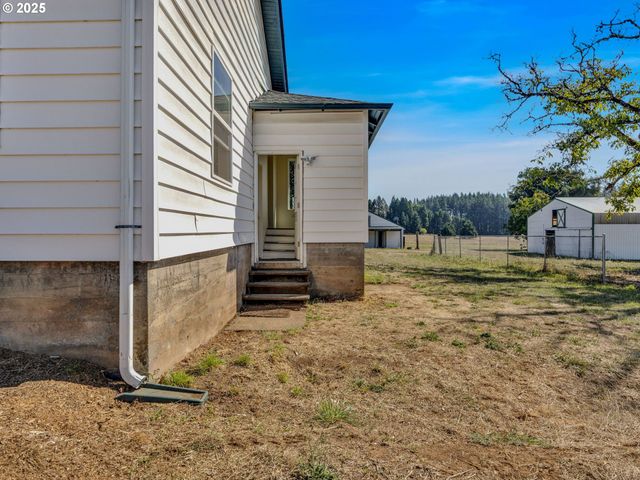 18223 S SPRINGWATER Rd, Estacada, OR 97023