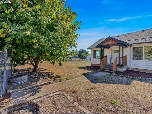 18223 S SPRINGWATER Rd, Estacada, OR 97023