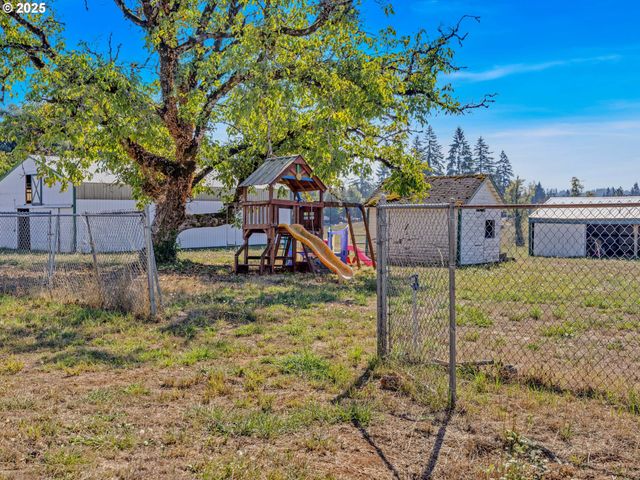 18223 S SPRINGWATER Rd, Estacada, OR 97023