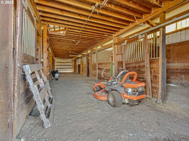 18223 S SPRINGWATER Rd, Estacada, OR 97023