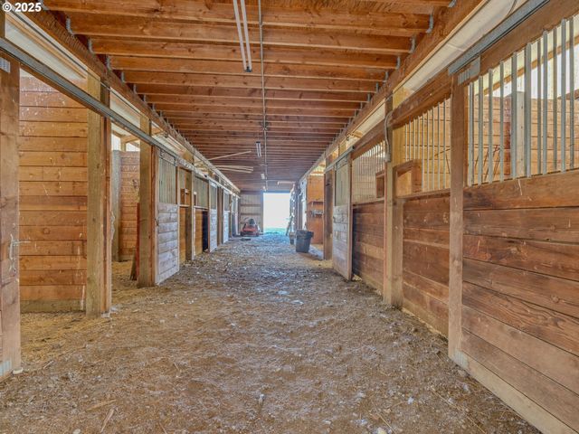 18223 S SPRINGWATER Rd, Estacada, OR 97023