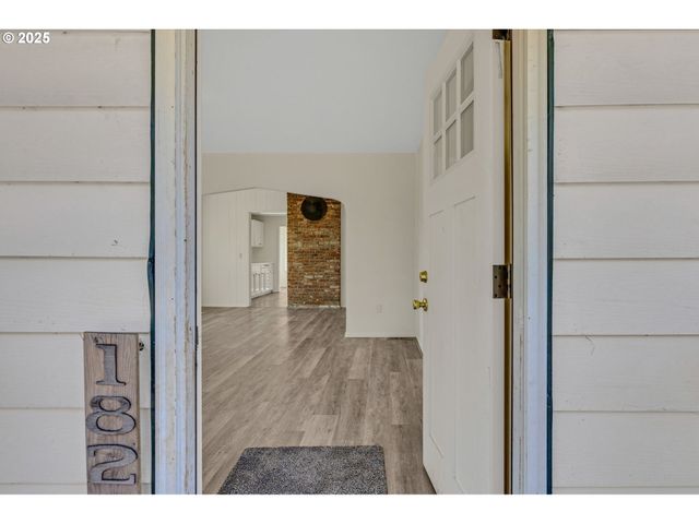 18223 S SPRINGWATER Rd, Estacada, OR 97023