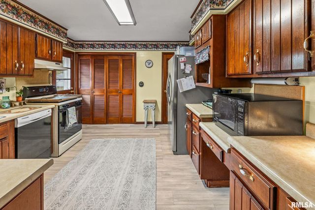 17 CRESTWOOD Drive, Centralia, IL 62801