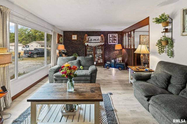 17 CRESTWOOD Drive, Centralia, IL 62801