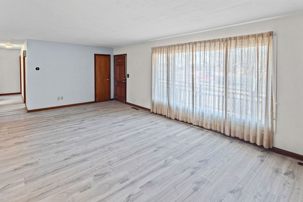 Image 12 of property listing at 17 CRESTWOOD Lane, Centralia, IL 62801