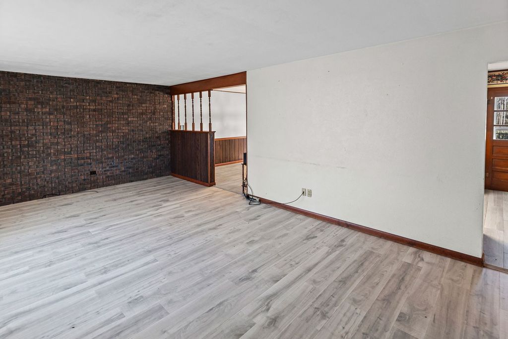 Image 13 of property listing at 17 CRESTWOOD Lane, Centralia, IL 62801