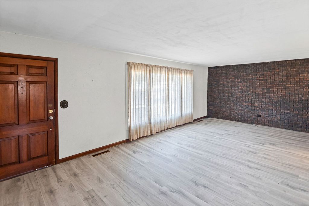 Image 18 of property listing at 17 CRESTWOOD Lane, Centralia, IL 62801