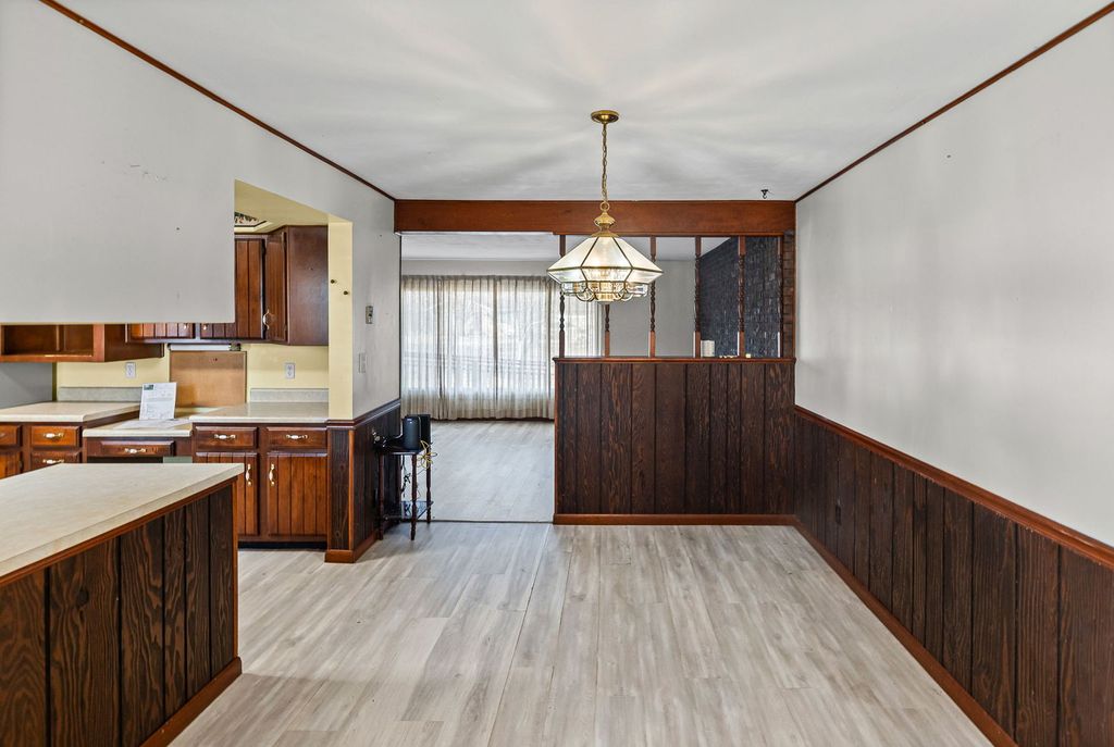 Image 21 of property listing at 17 CRESTWOOD Lane, Centralia, IL 62801