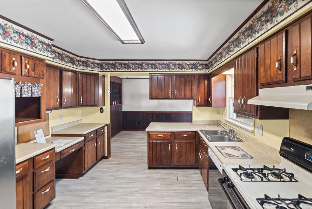 Image 25 of property listing at 17 CRESTWOOD Lane, Centralia, IL 62801