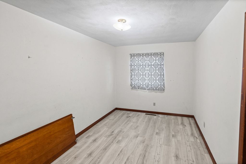 Image 31 of property listing at 17 CRESTWOOD Lane, Centralia, IL 62801