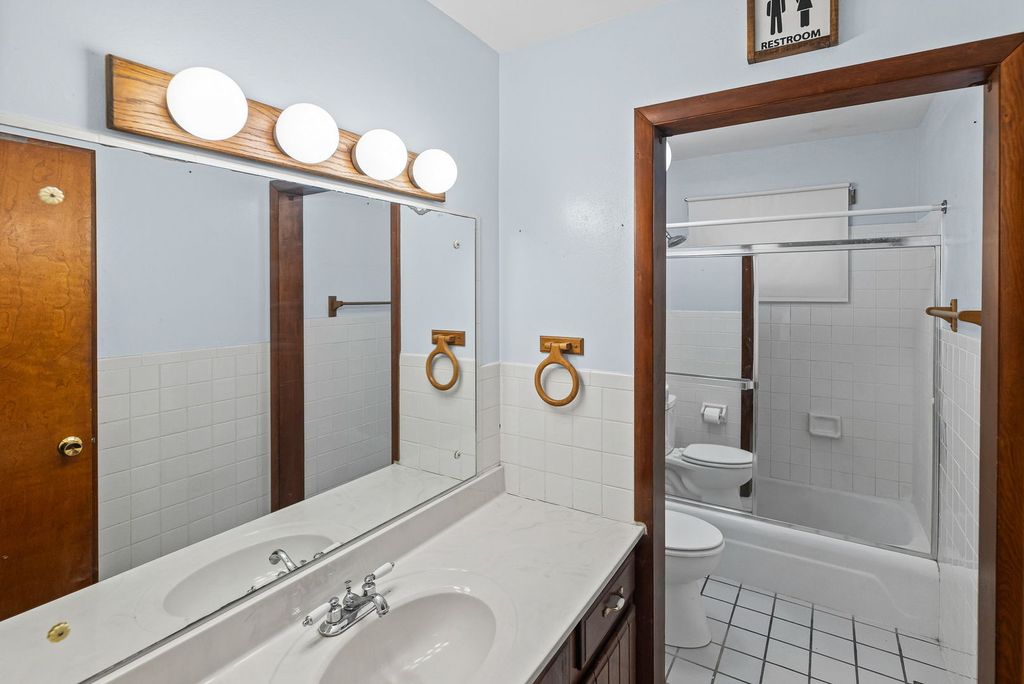 Image 32 of property listing at 17 CRESTWOOD Lane, Centralia, IL 62801