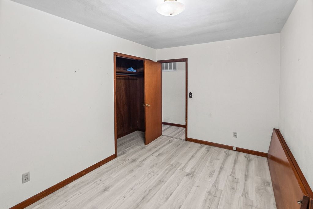 Image 33 of property listing at 17 CRESTWOOD Lane, Centralia, IL 62801