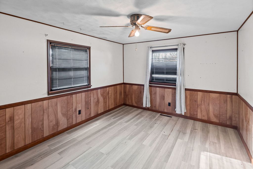 Image 34 of property listing at 17 CRESTWOOD Lane, Centralia, IL 62801