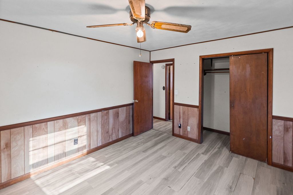 Image 35 of property listing at 17 CRESTWOOD Lane, Centralia, IL 62801