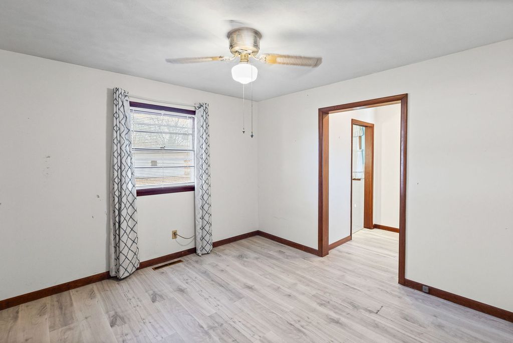 Image 36 of property listing at 17 CRESTWOOD Lane, Centralia, IL 62801