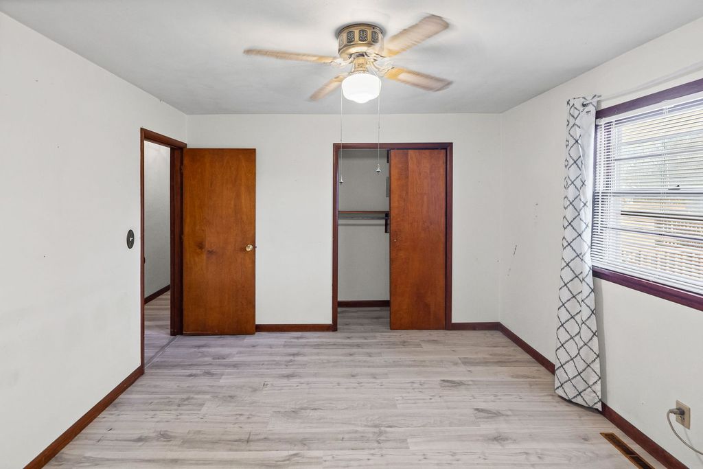 Image 37 of property listing at 17 CRESTWOOD Lane, Centralia, IL 62801