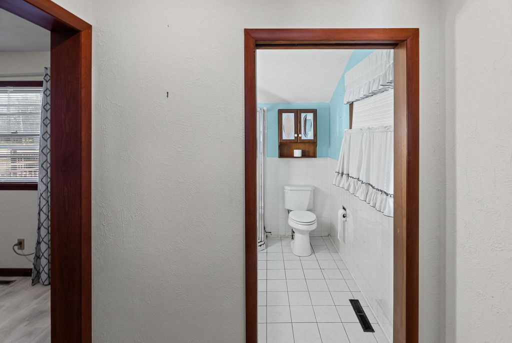 Image 38 of property listing at 17 CRESTWOOD Lane, Centralia, IL 62801