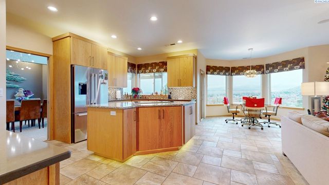1244 Glenwood Court, Richland, WA 99352