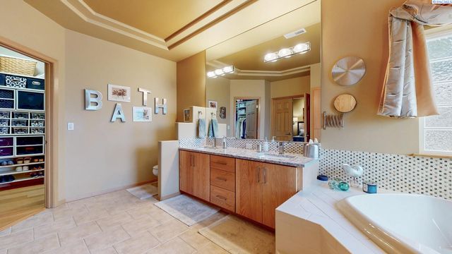 1244 Glenwood Court, Richland, WA 99352