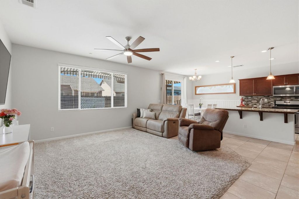 Image 11 of property listing at 1383 E Donnybrook Place, Hanford, CA 93230