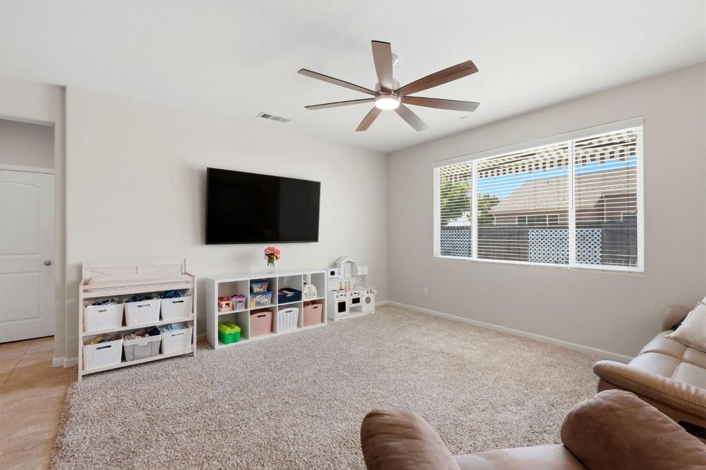 Image 13 of property listing at 1383 E Donnybrook Place, Hanford, CA 93230
