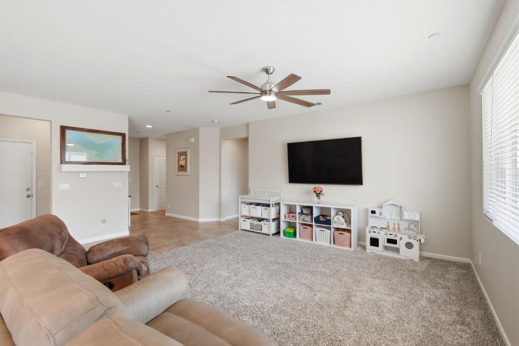Image 14 of property listing at 1383 E Donnybrook Place, Hanford, CA 93230