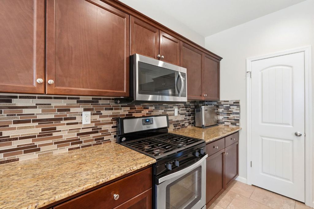 Image 17 of property listing at 1383 E Donnybrook Place, Hanford, CA 93230