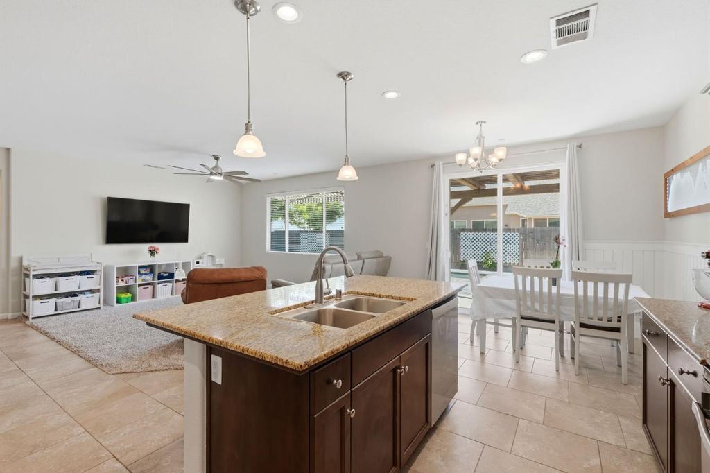 Image 18 of property listing at 1383 E Donnybrook Place, Hanford, CA 93230