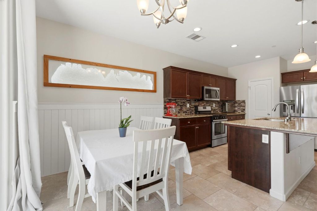 Image 22 of property listing at 1383 E Donnybrook Place, Hanford, CA 93230