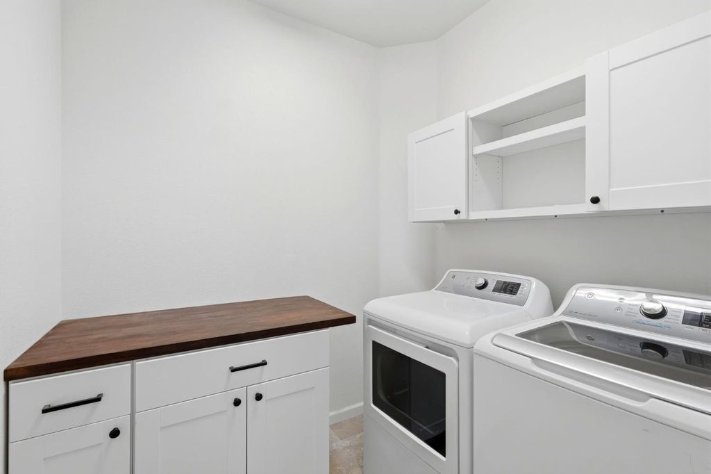 Image 24 of property listing at 1383 E Donnybrook Place, Hanford, CA 93230