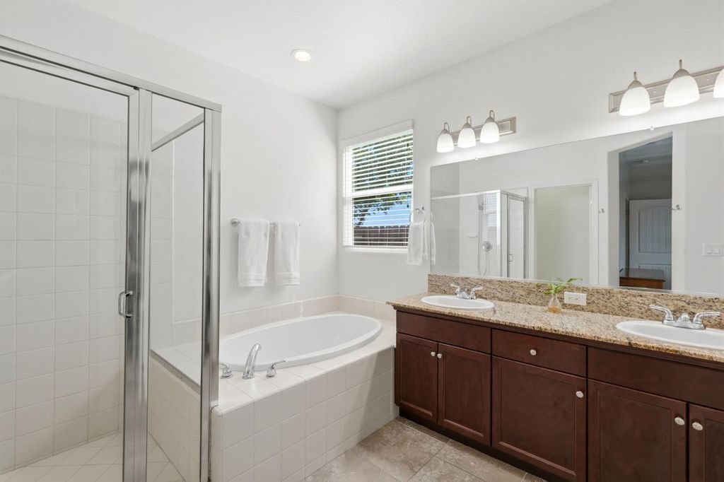 Image 37 of property listing at 1383 E Donnybrook Place, Hanford, CA 93230