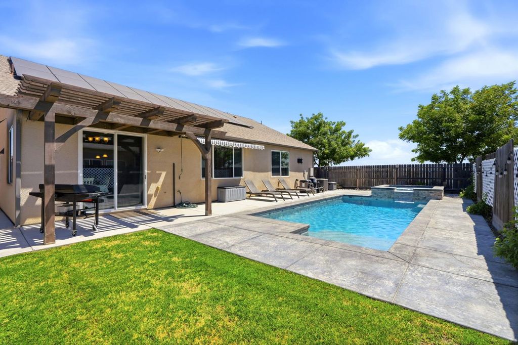 Image 39 of property listing at 1383 E Donnybrook Place, Hanford, CA 93230
