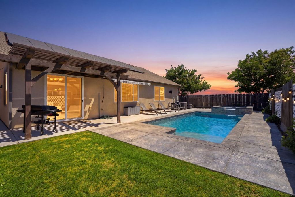 Image 40 of property listing at 1383 E Donnybrook Place, Hanford, CA 93230
