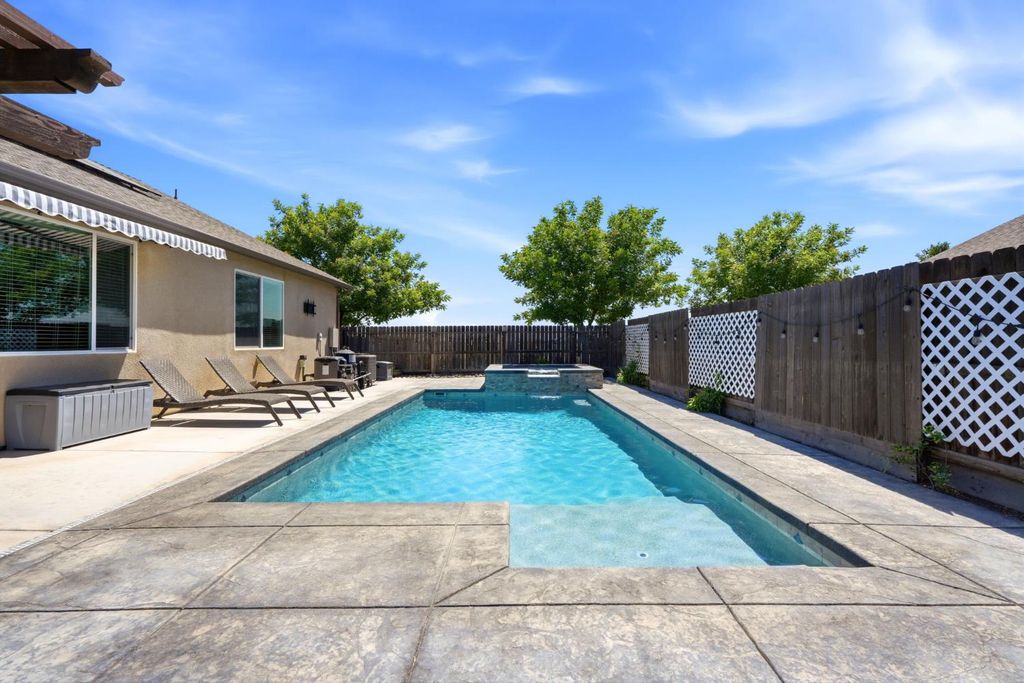 Image 41 of property listing at 1383 E Donnybrook Place, Hanford, CA 93230