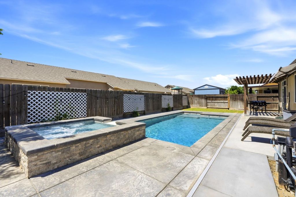 Image 43 of property listing at 1383 E Donnybrook Place, Hanford, CA 93230