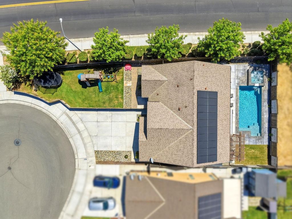 Image 46 of property listing at 1383 E Donnybrook Place, Hanford, CA 93230