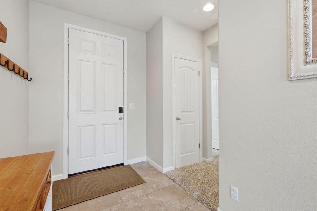 Image 9 of property listing at 1383 E Donnybrook Place, Hanford, CA 93230