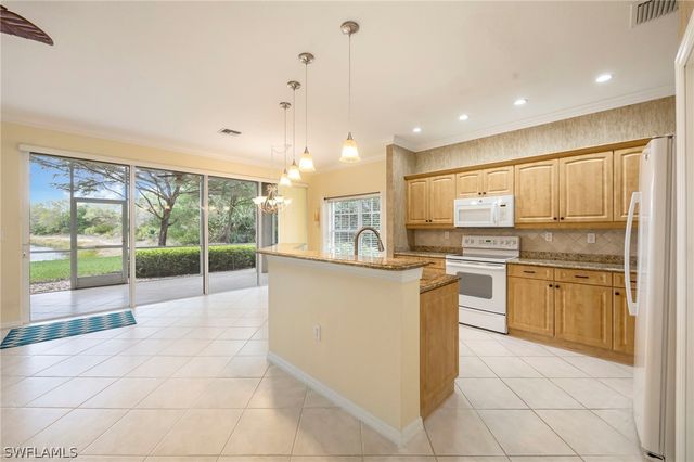 5605 Sherborn DR 102, Naples, FL 34110